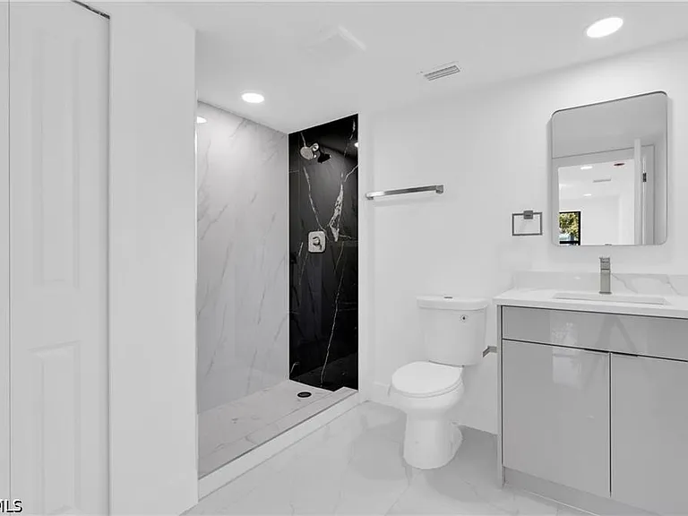 356 New York Dr — Photo 25