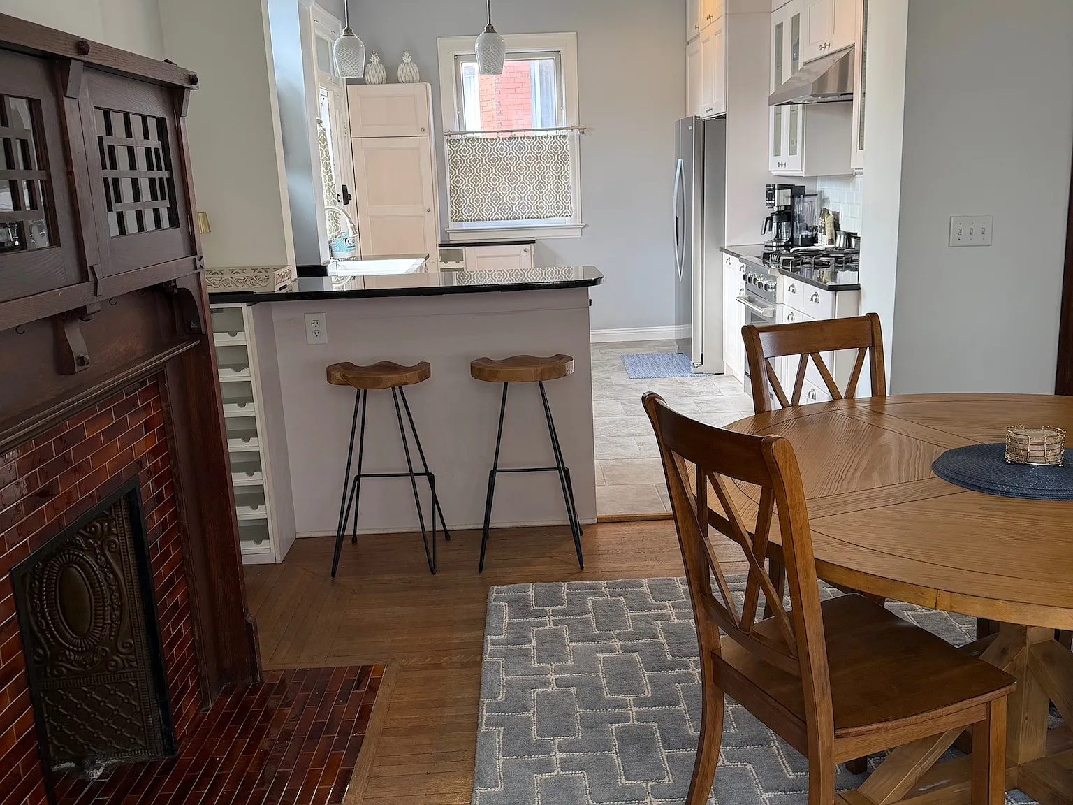 4 bed, 2165 sqft, $4,500 — Photo 4