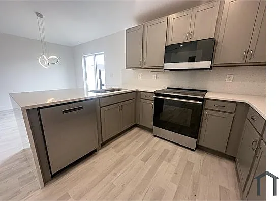 3 bed, 1771 sqft, $2,100 — Photo 3