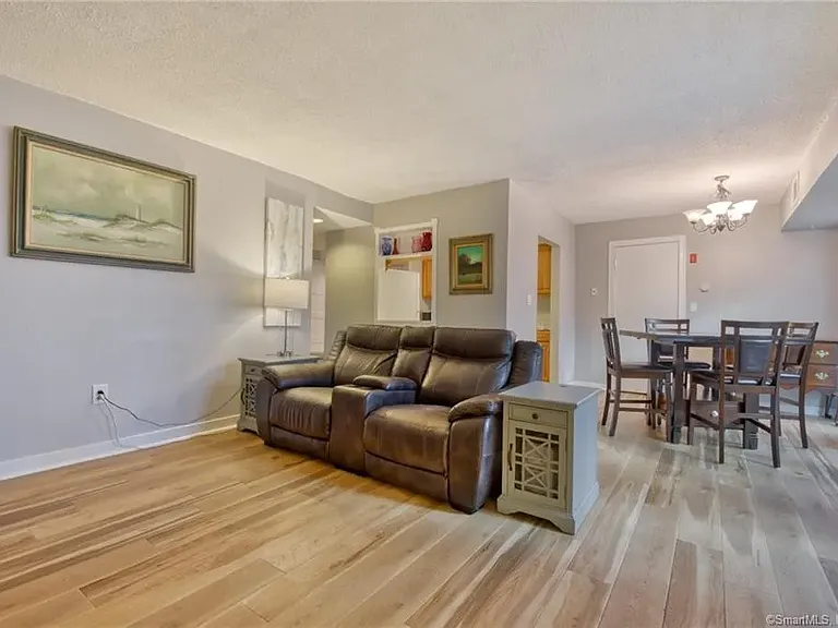 43 Brookwood Dr — Photo 13