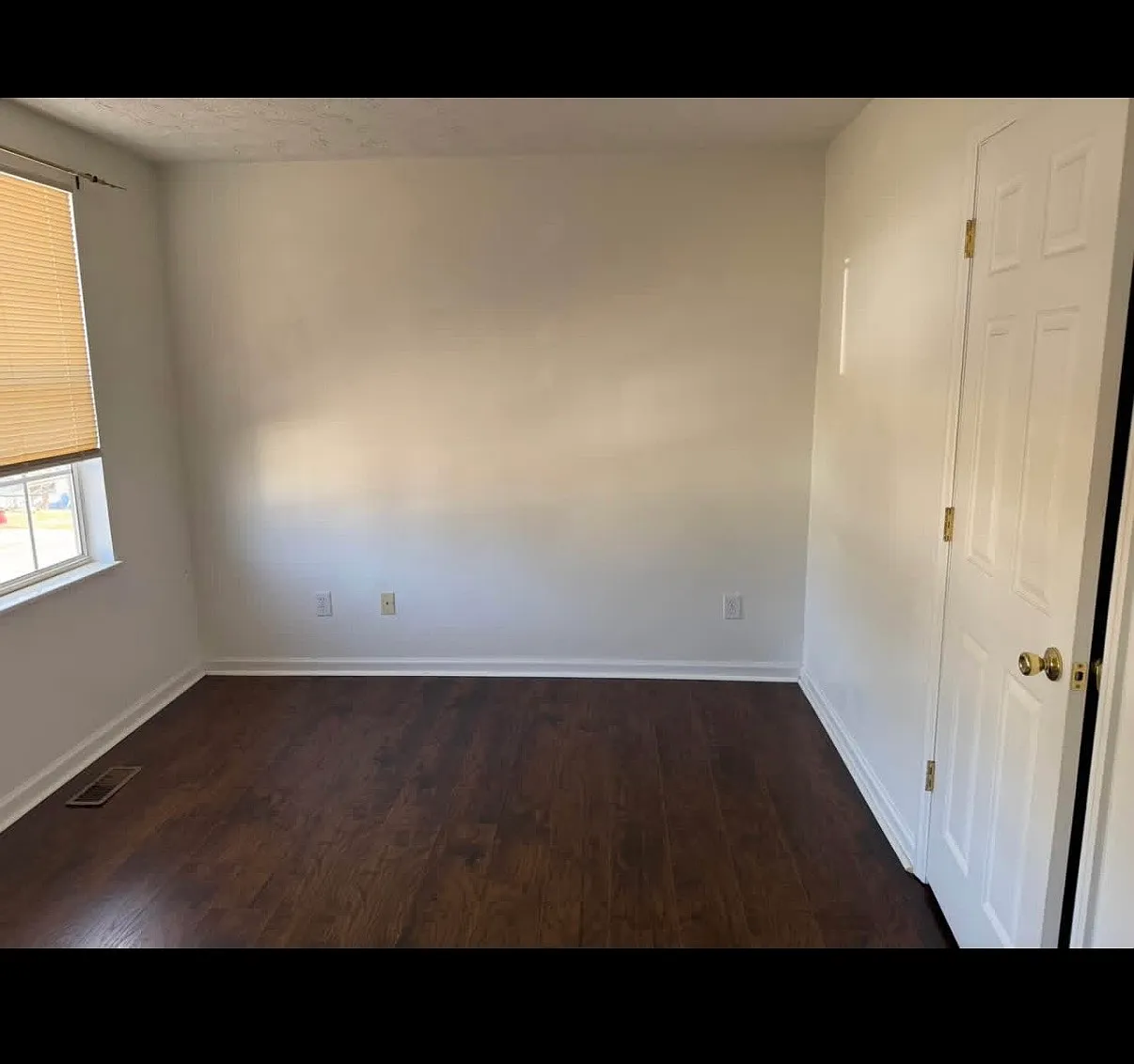 3 bed, 2.5 bath, 1248 sqft, $2,300 — Photo 2