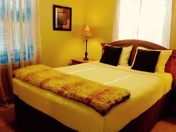 Master with queen bed
