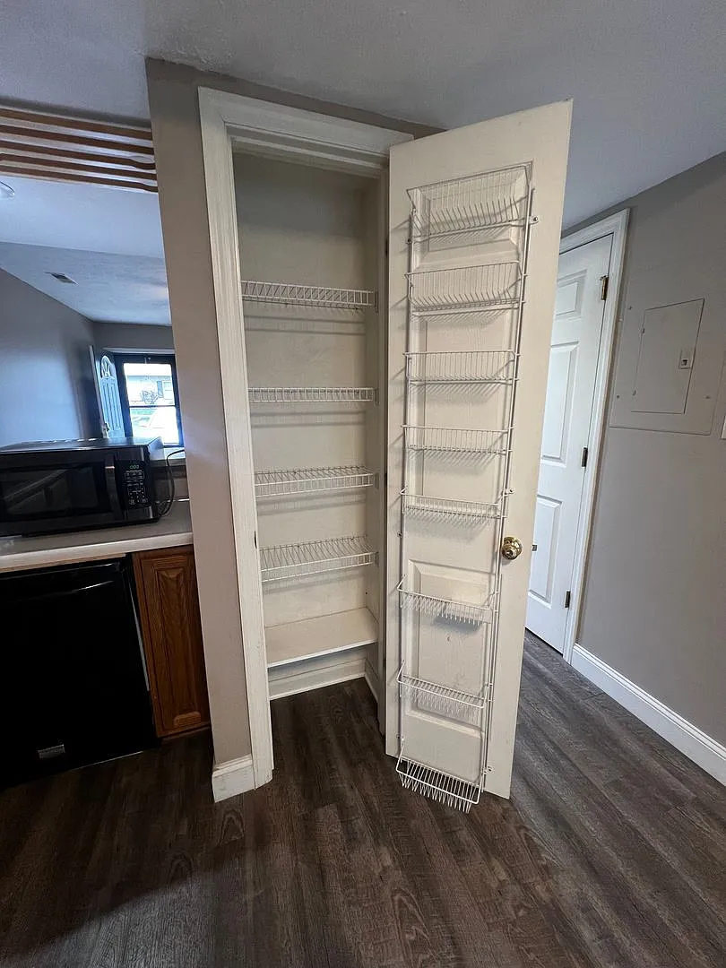 710 Sherwood Hills — Photo 4