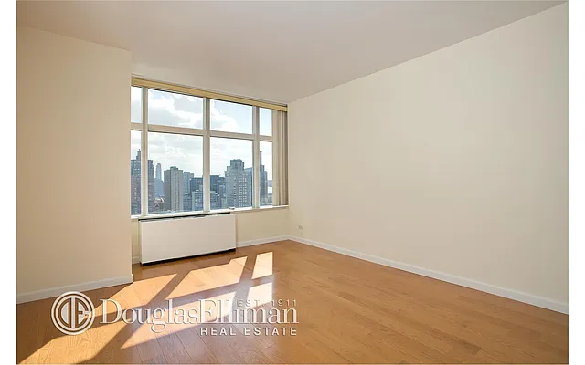 Rented by Douglas Elliman | media 19