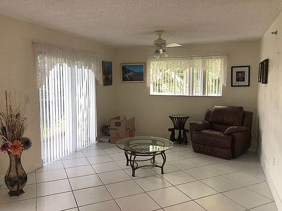 5th image of 9470 Tangerine Pl APT 311