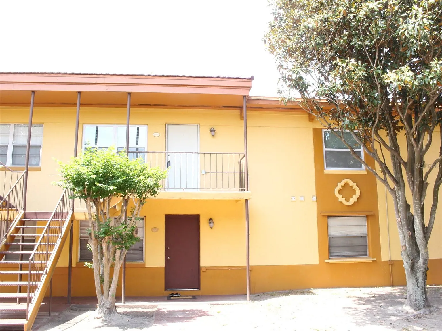 3 bed, 2.0 bath, 820 sqft, $1,600 — Photo 1