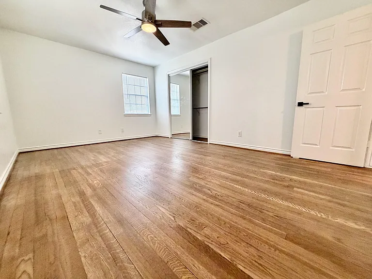 2126 Banks St #2 — Photo 27