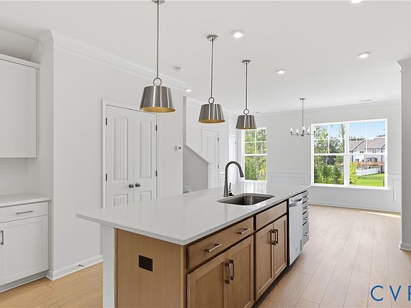 4th image of 2403 Flora Blvd