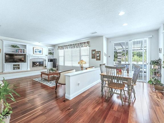 3rd image of 239 Chantilly Cir