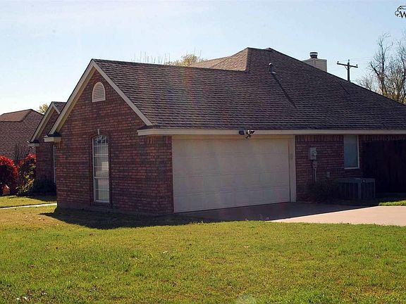 2nd image of 1 Park Place Cir