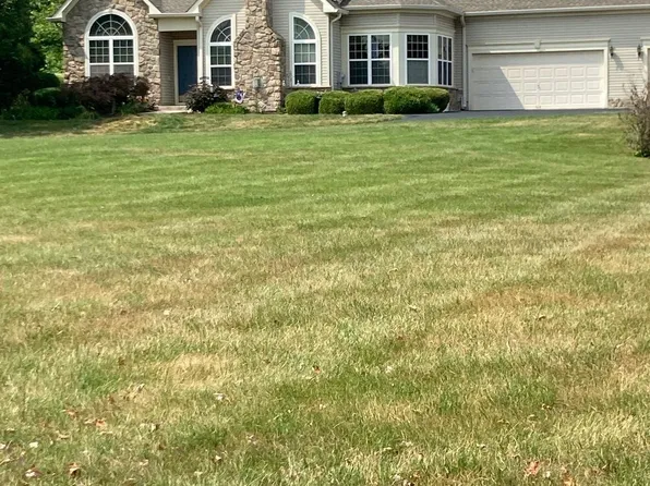 336 Pebble Beach Dr, Royersford, PA 19468