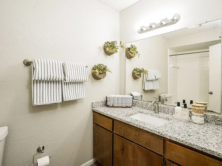 Kimberly Apartments — Photo 15