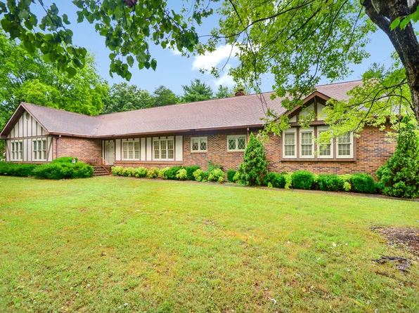 641 Falls View Dr, Hixson, TN 37343