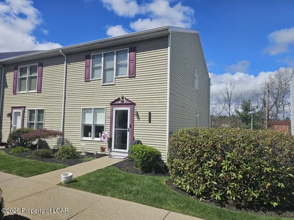 12 Richard Dr, Dallas, PA 18612