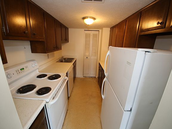 3rd image of 814 Melford Ave #814