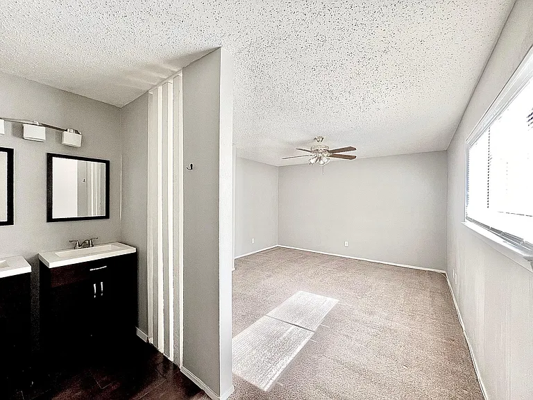 1301 Grant Dr — Photo 13