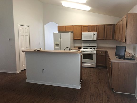 3rd image of 610 Astor Dr