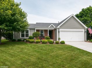 857 Royal Glen Ln, Carol Stream, IL