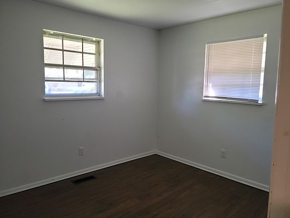 4th image of 2266 Newgate Ave