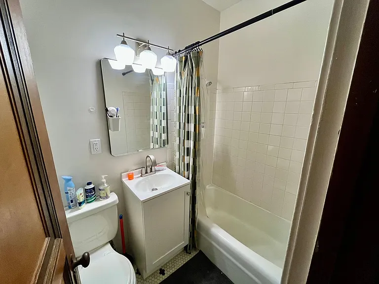 4480 N Oakland Ave — Photo 10