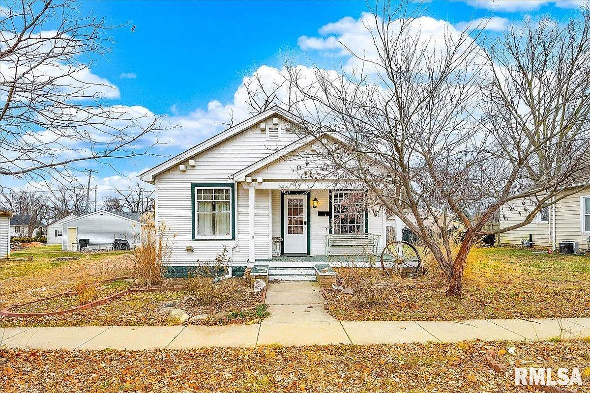 1722 N Logan St photo 1