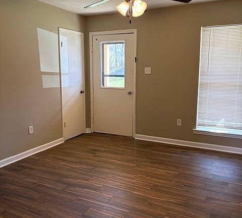 5th image of 2755 Johnston Rd