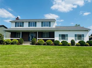 7005 Dawn Dr, Niagara Falls, NY 14304