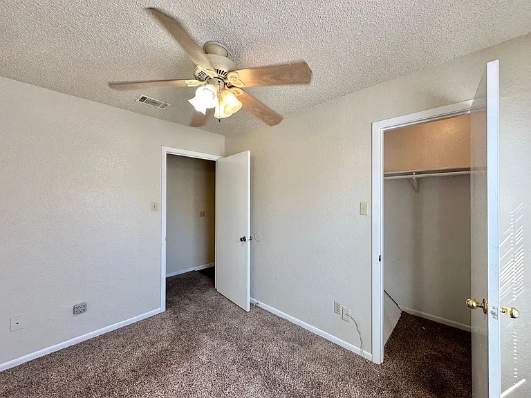 3004 Chaucer Dr — Photo 26