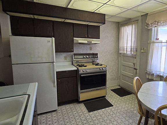 4th image of 4 Manor Ct