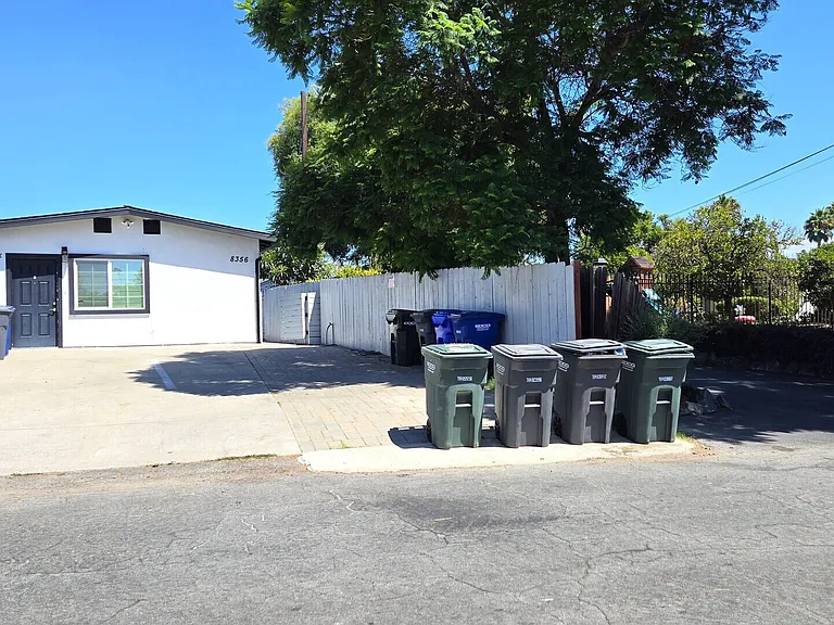 Adams St — Photo 35