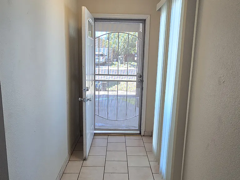 3013 Redbud Ct — Photo 2