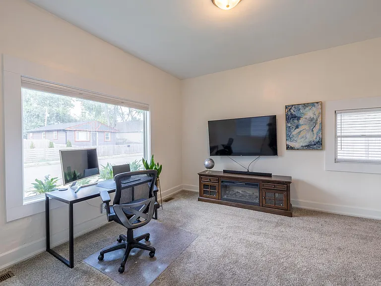 2205 Pleasant St — Photo 10