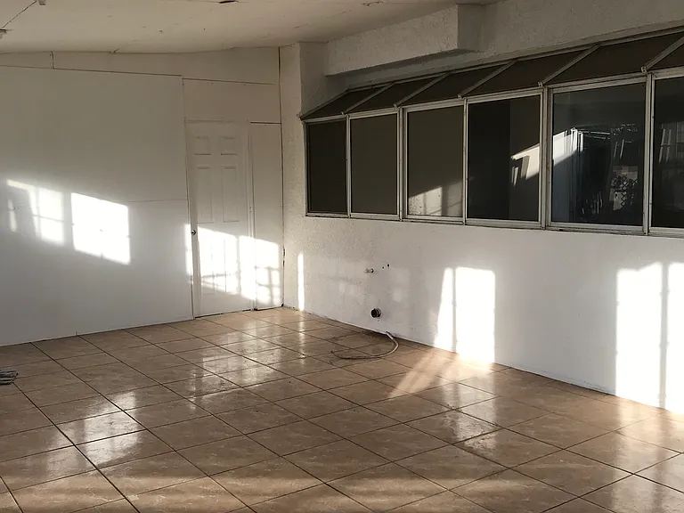 1537 Walnut Ave — Photo 3
