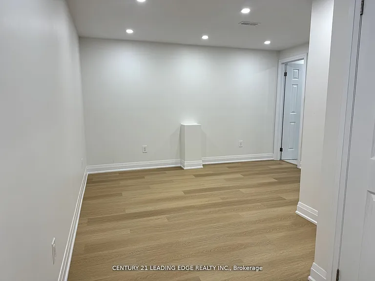 149 Hurst Dr #LOWER — Photo 13