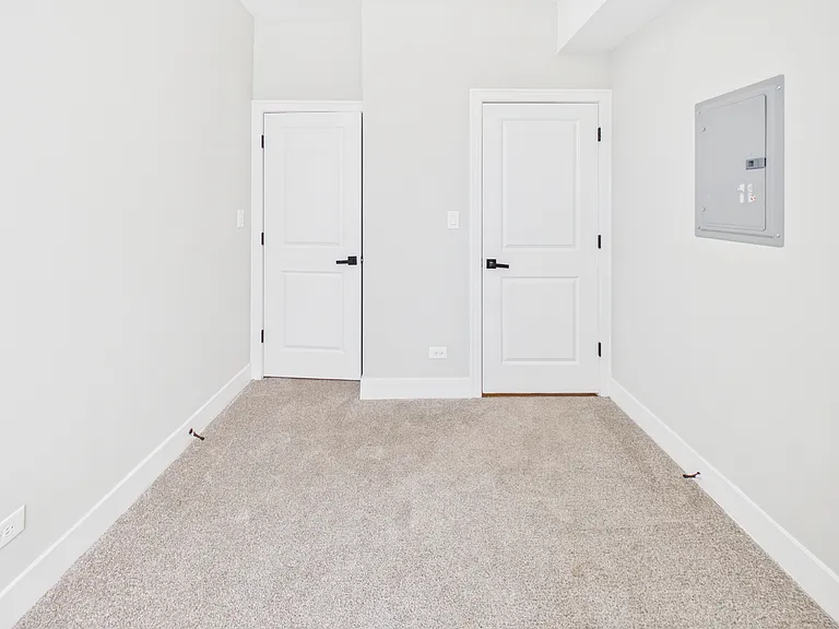 2542 S Albany Ave #1R — Photo 8