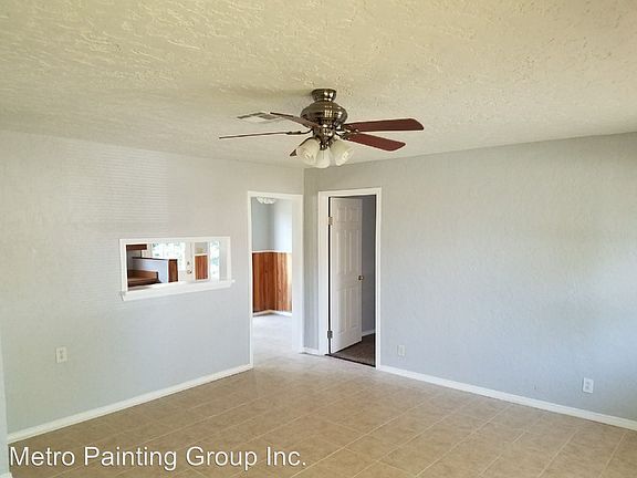 3rd image of 420 NW Glendale Dr
