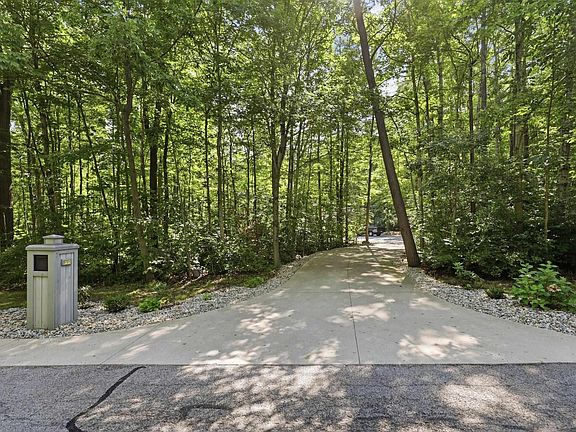 3rd image of 5721 Devils Hollow Rd