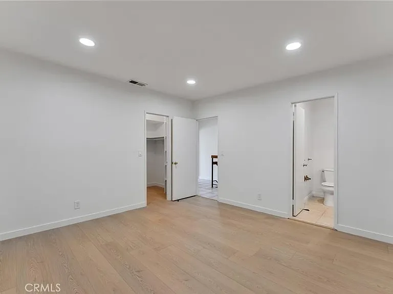1070 Walnut Grove Ave — Photo 6
