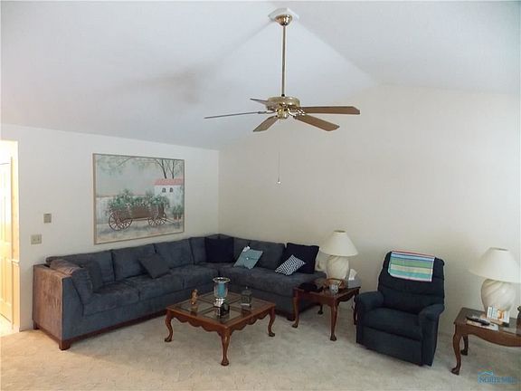 3rd image of 133 Briarwood Cir