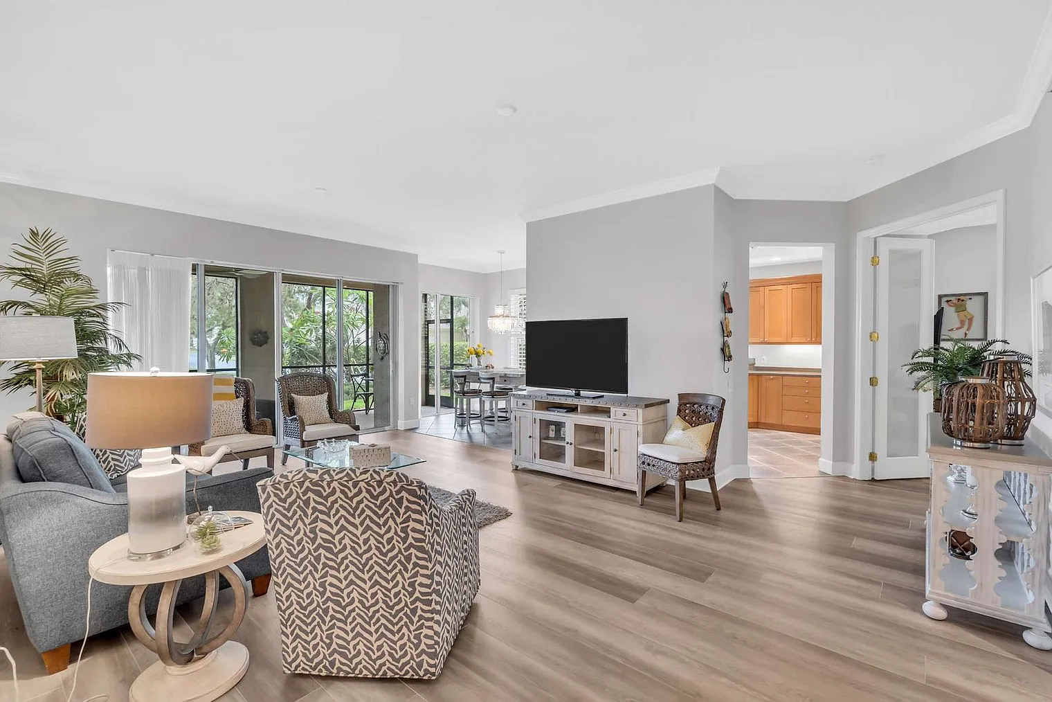 2 bed, 1.0 bath, $5,516 — Photo 1