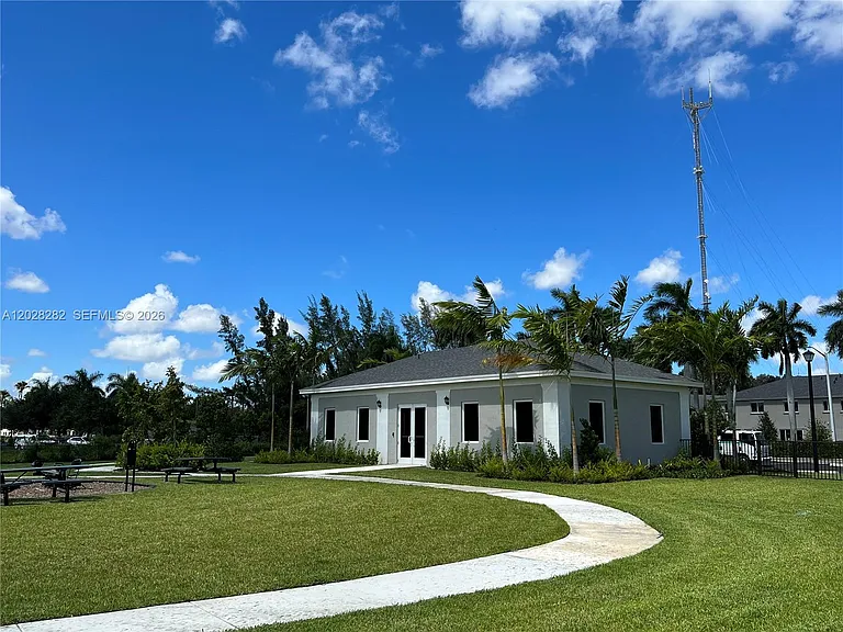 20838 NW 13th Ave — Photo 19