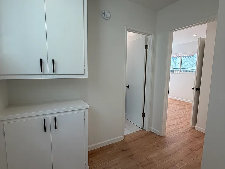 8535 Lookout Mountain Ave — Photo 16