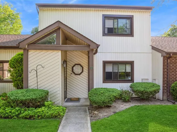2 Woodmont Court #2, Holtsville, NY 11742
