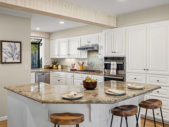 4th image of 28063 Heron Ct