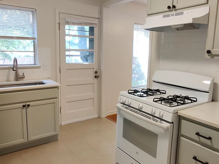 8801 Gaston Pkwy — Photo 2