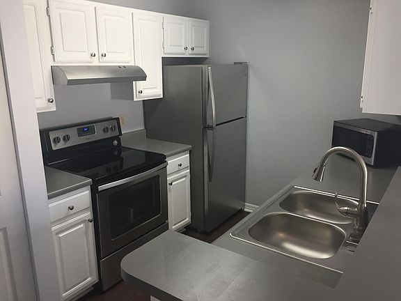 5th image of 1929 Summer Club Dr APT 301