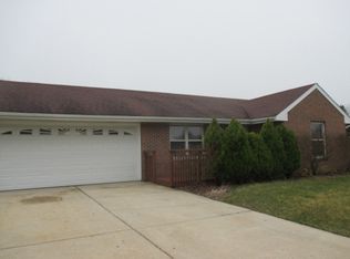 917 Shady Ln, Aurora, IL 60506