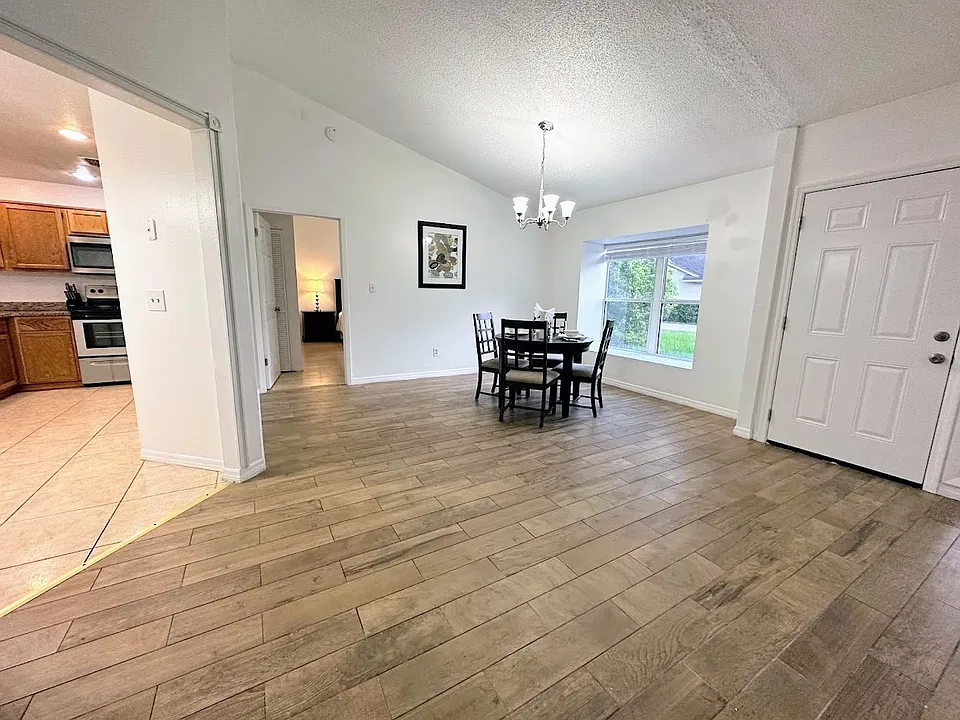 1014 Darien Ct