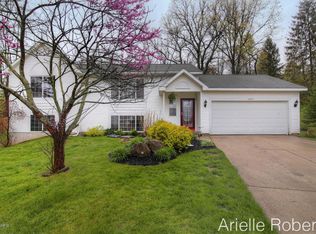 1441 Hollow Ridge Dr NE, Rockford, MI 49341