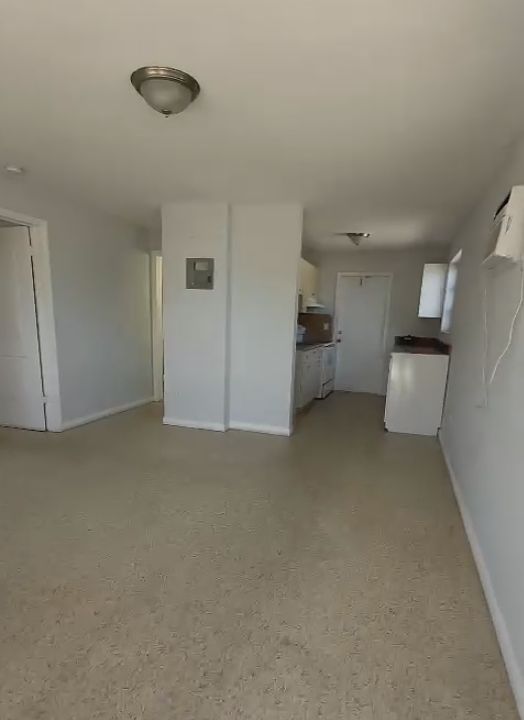 2nd image of 684 SE Park Dr APT 1